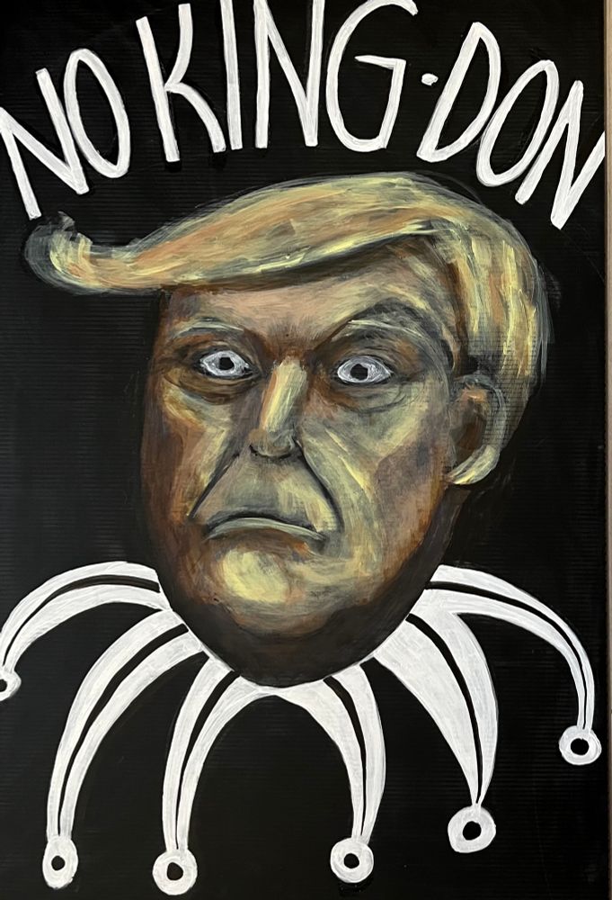 Sketch fully painted. Showing Trump‘s head with the words: No King – Don and a clown/joker pointed collar around his neck.