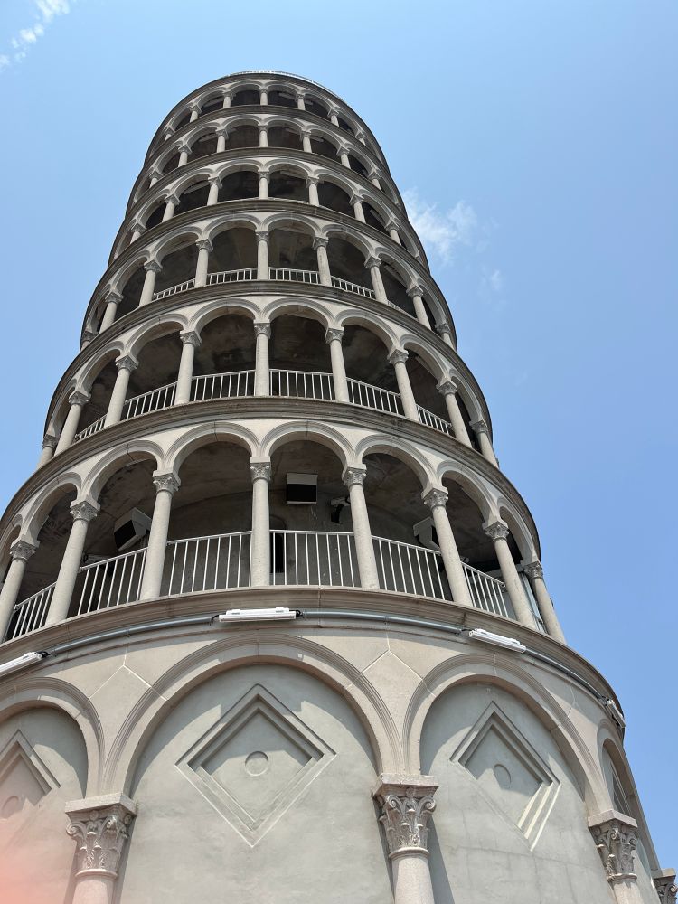 The leaning tower of Niles