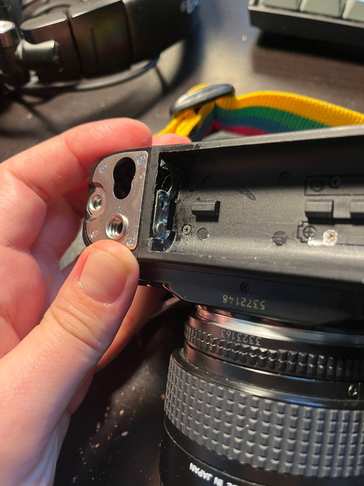 slightly rusted battery contacts