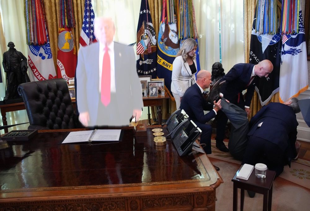 Trump siendo teletransportado