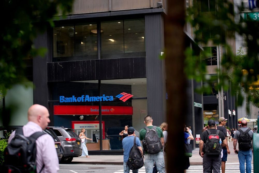 President Donald Trump plans to sign an executive order Thursday aimed at eliminating practices by banks and their regulators that result in certain customers being denied access to financial services for ideological reasons.