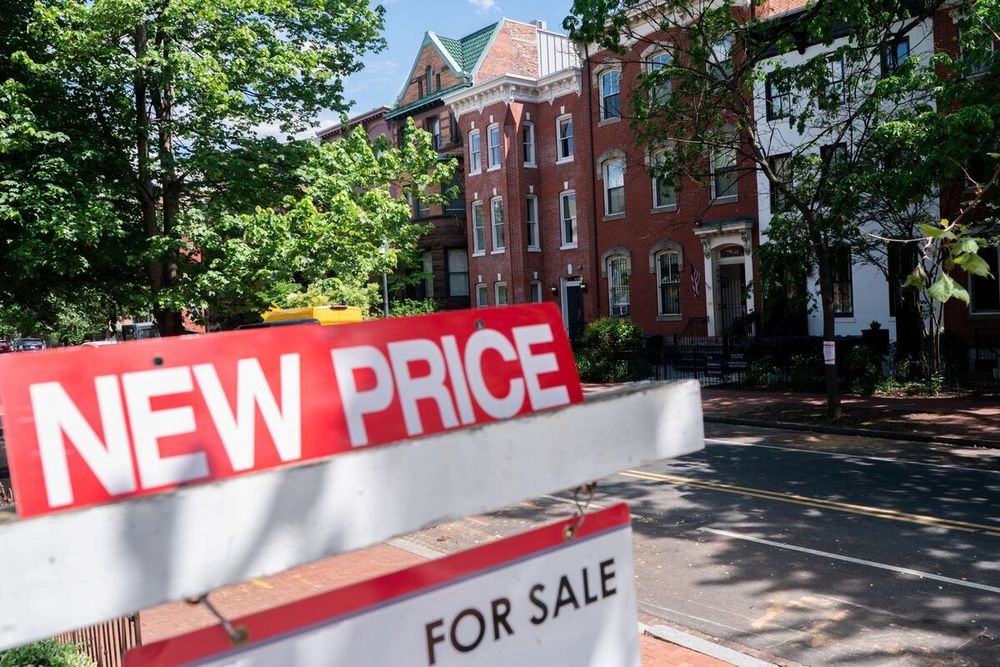 Homes Are Taking Longer to Sell in US Markets That Once Flourished