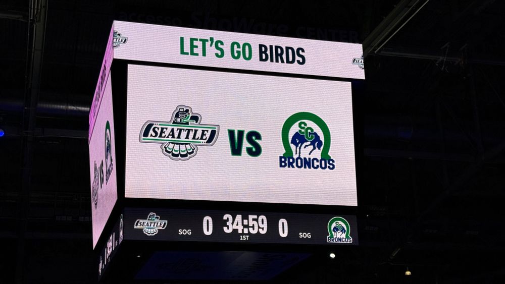 Jumbotron: Seattle Thunderbirds vs Swift Current Broncos.