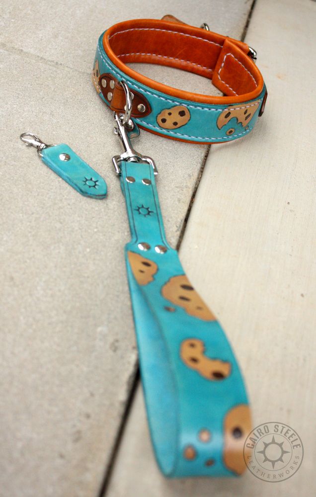 Another angle with the leash clipped to the collar
