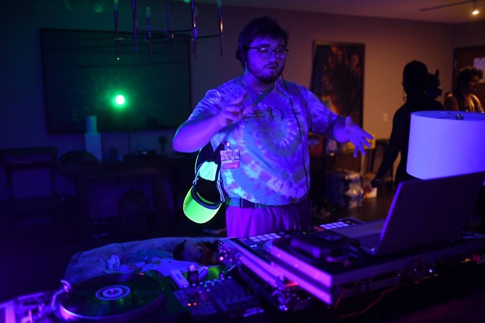 Blacklight Room parties rule!
Record player & digital turntables 
Neon green was POPPIN!