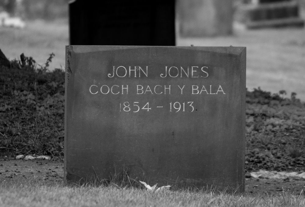A black and white image of a gravestone which reads
John Jones
Coch Bach Y Bala
1854-1913