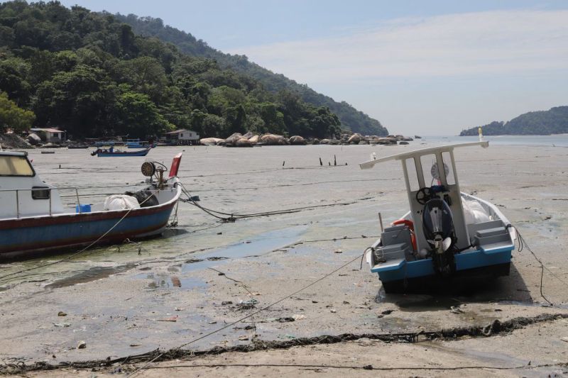 Supermoon-triggered king tide turns popular tourist spot Pantai Esen into muddy mess