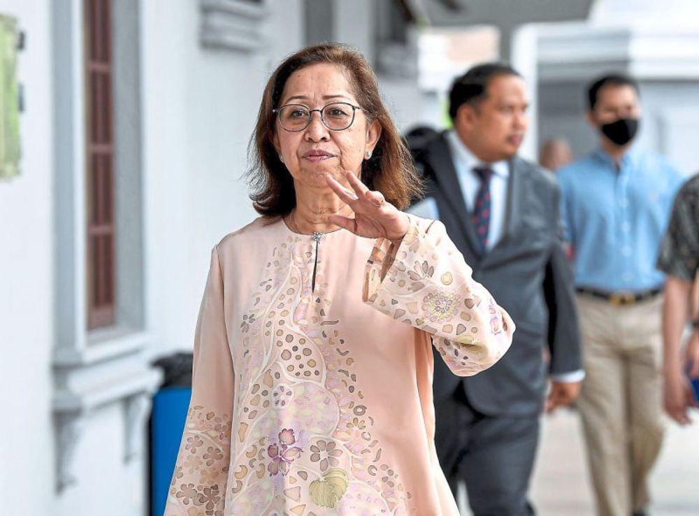 Daim’s wife files police report over Bloomberg article