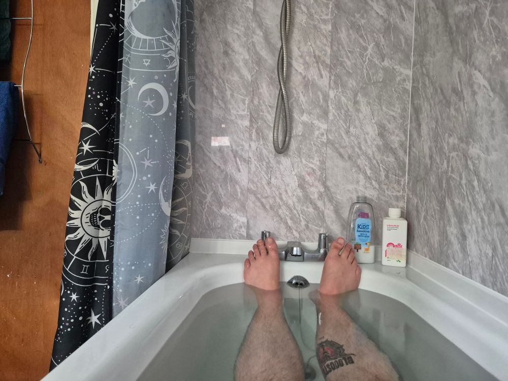 My feet in the bath😆