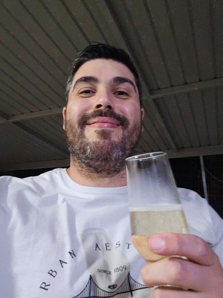 Selfie minha com uma taça de espumante 