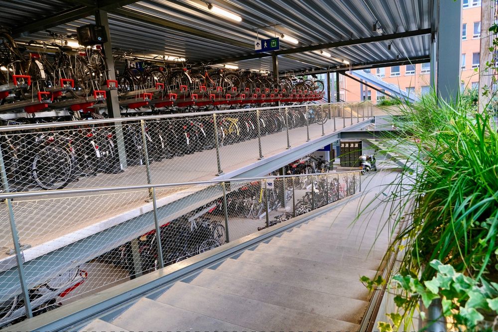 Photographs of a two-storey, temporary bike parking facility outside ʼs-Hertogenbosch railways station that contains about 800 spaces organised in two-tiered racks.