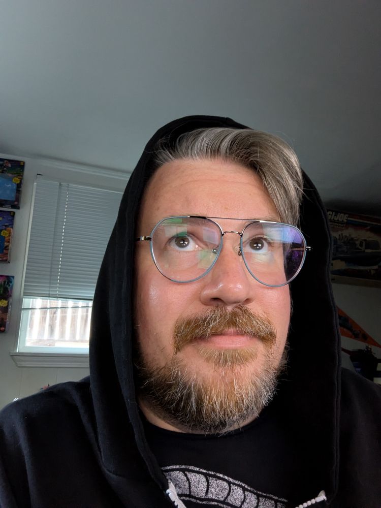 The face of Decepticreep, looking at an unknown annoyance 