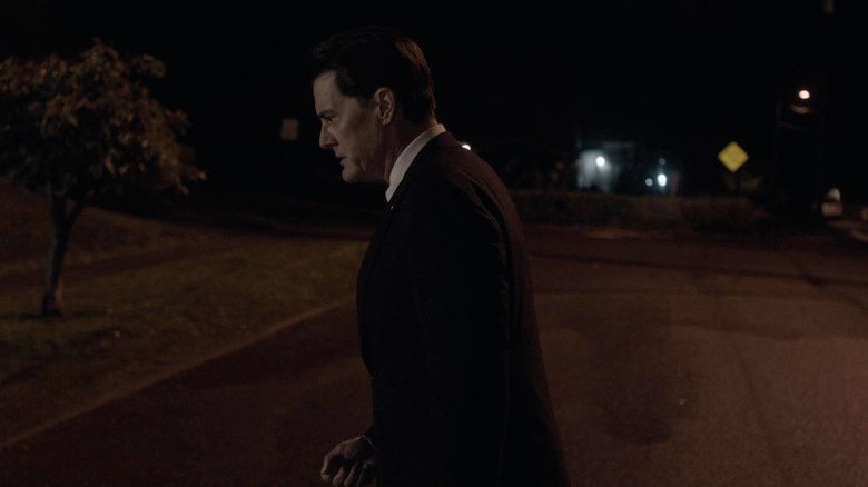 Kyle MacLachlan, as agent Dale Cooper, lost in the night during the final scene of "Twin Peaks: The Return".
