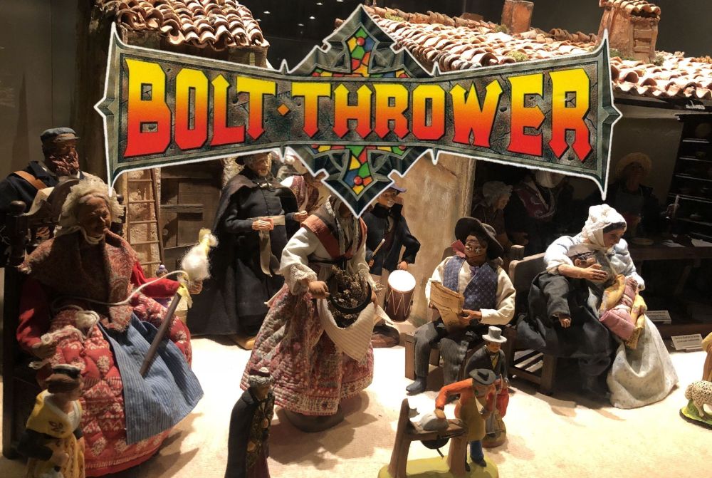 logo de bolt thrower sur fond d'une image de santons