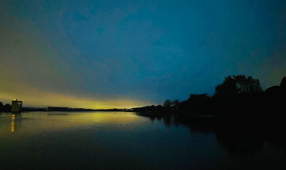 𝙳𝚊𝚠𝚗 𝚋𝚛𝚎𝚊𝚔𝚒𝚗𝚐 𝚘𝚗 𝚊𝚛𝚛𝚒𝚟𝚊𝚕 𝚊𝚝 𝚠𝚘𝚛𝚔 𝚝𝚑𝚒𝚜 𝚖𝚘𝚛𝚗𝚒𝚗𝚐.. 𝚃𝚑𝚎 𝚐𝚕𝚘𝚠 𝚘𝚗 𝚝𝚑𝚎 𝚑𝚘𝚛𝚒𝚣𝚘𝚗 𝚒𝚜 𝚖𝚒𝚛𝚛𝚘𝚛𝚎𝚍 𝚒𝚗 𝚝𝚑𝚎 𝚕𝚘𝚌𝚑 𝚋𝚎𝚕𝚘𝚠..