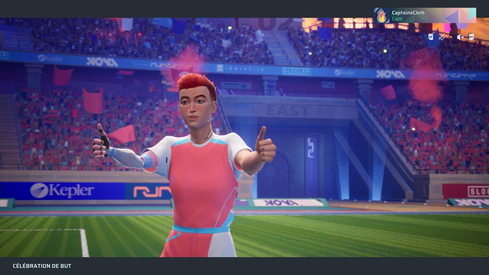 Screen du jeu montrant mon personnage levant les deux pouces face à la camera après avoir marqué un but.