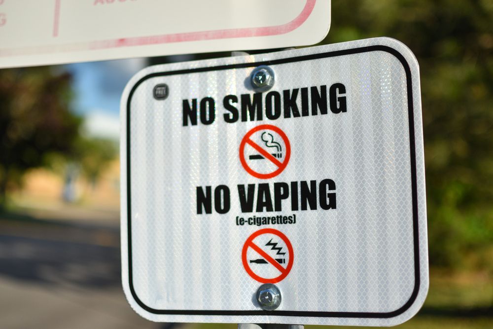 No smoking or vaping sign