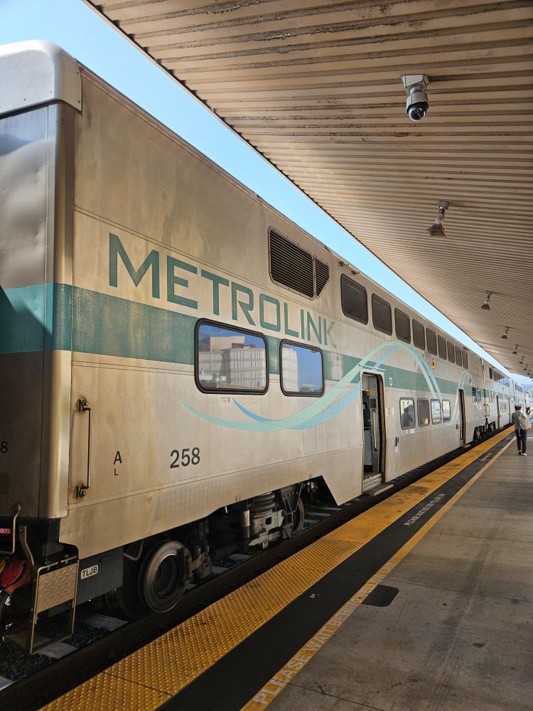 MetroLink train