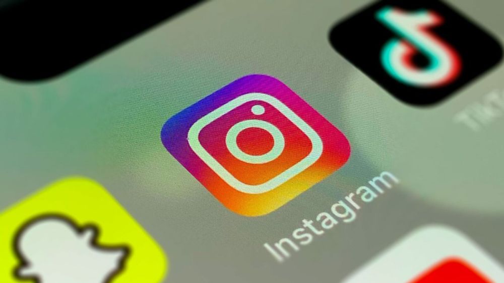 As more Instagram users engage with Stories, the app adds a comments feature | TechCrunch