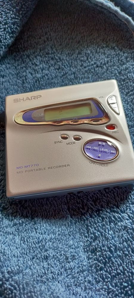 Sharp MT770 Minidisk player/recorder.