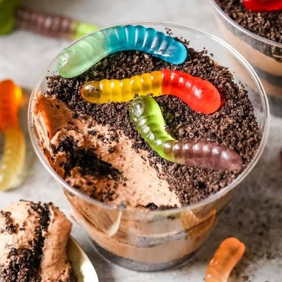 Dirt and worms dessert.