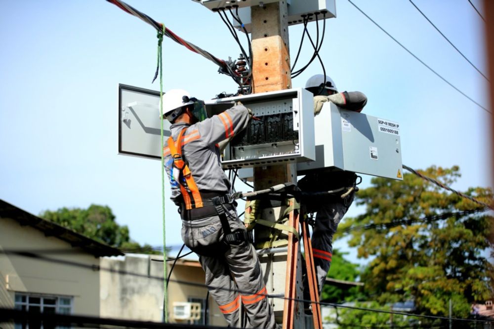 Grupo J&F assina transferência e assume distribuidora de energia do Amazonas; disputa jurídica segue