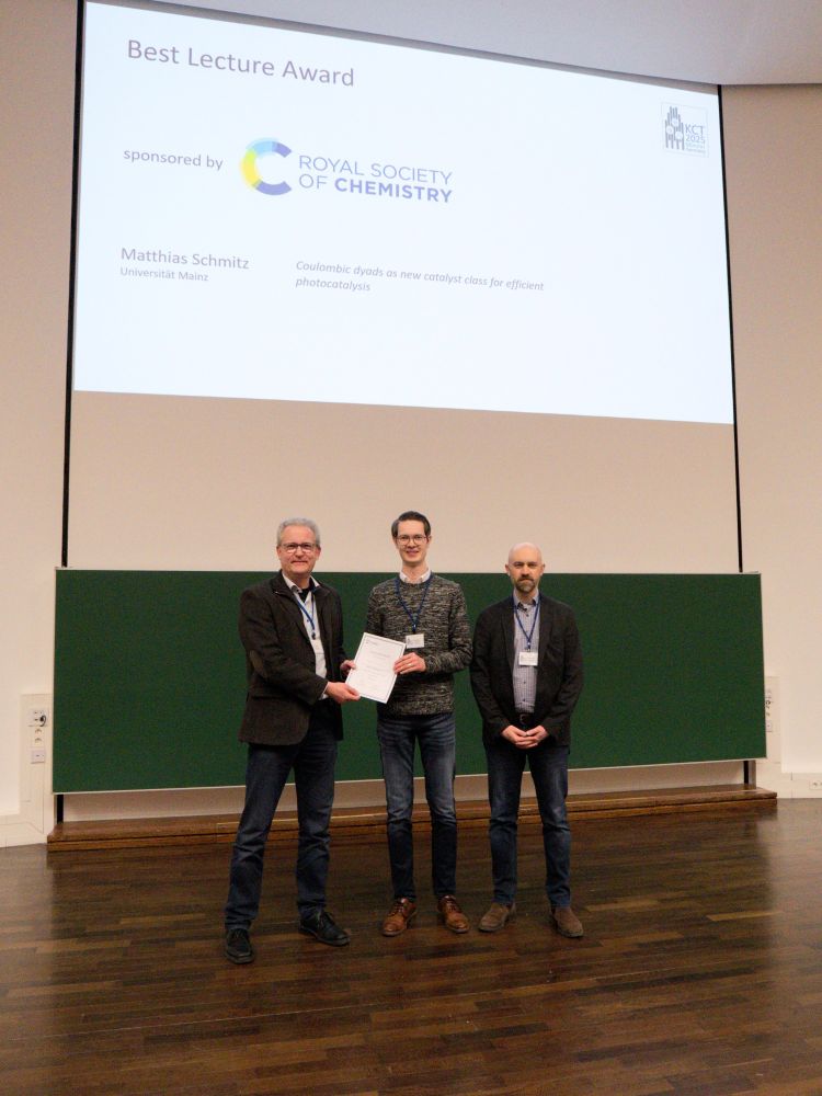 Photo of winner of Dalton Transactions lecture prize at KCT 2025.