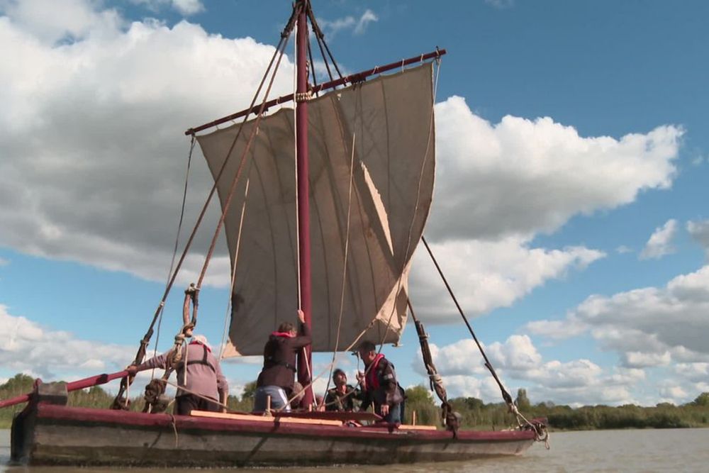 Ils construisent une barque mérovingienne à l'ancienne et sillonnent la Charente pour mieux comprendre la navigation du VIIIᵉ siècle