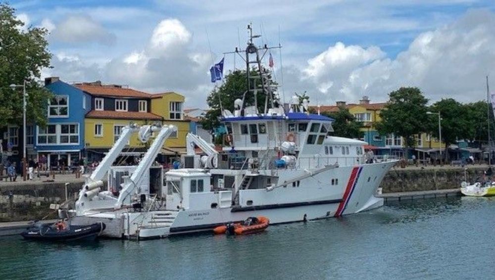 Le bateau de recherche archéologique André Malraux est en escale pour deux jours à La Rochelle - France Bleu