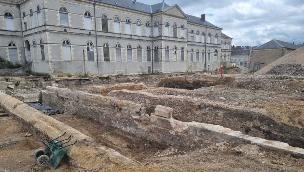 Orléans : le site de fouilles archéologiques de l'ancien hôpital Porte-Madeleine ouvre ses portes au public - France Bleu