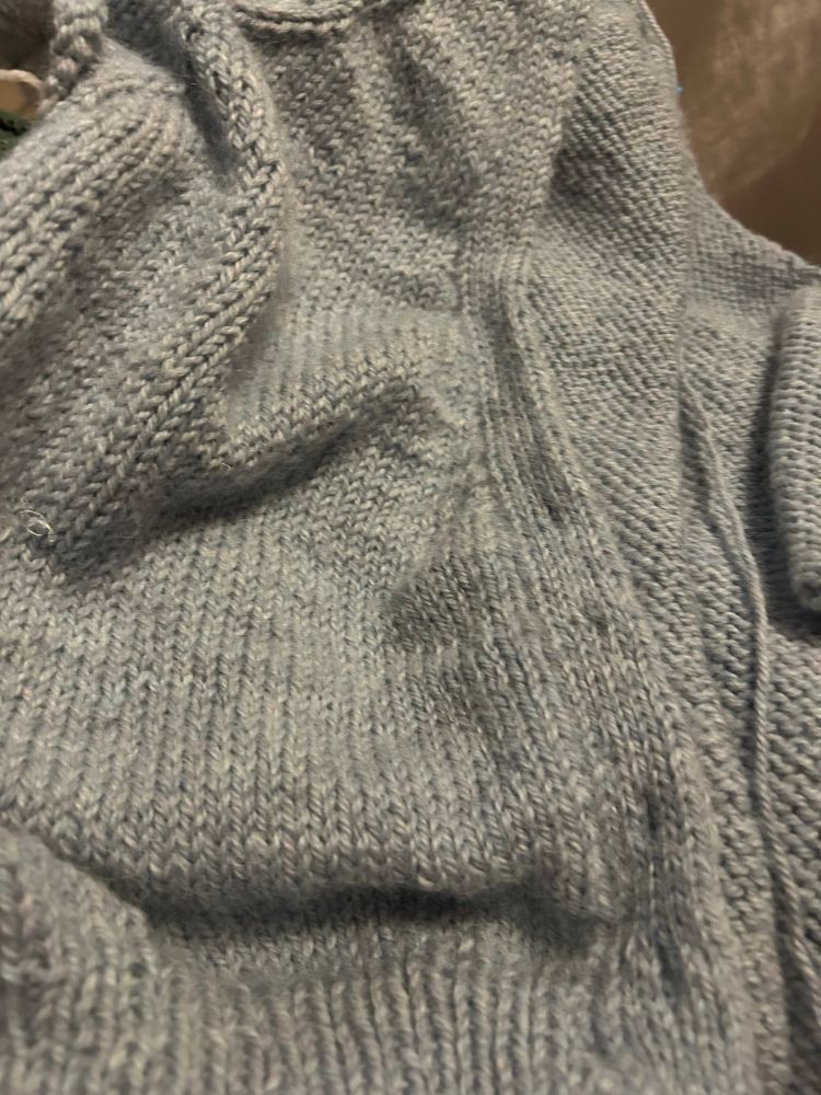 Step by step cardi in “fog”
Drops Nepal
Sleeves and part of button band to complete. 