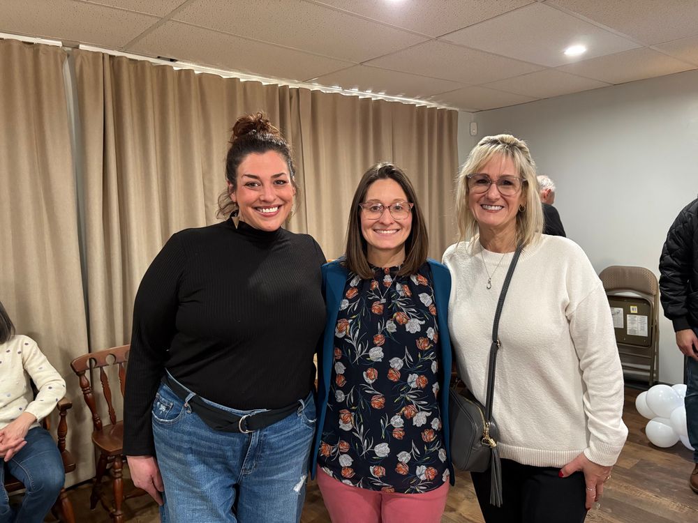 Lissa stands between 2 supporters from shaler, all looking at the camera and smiling.