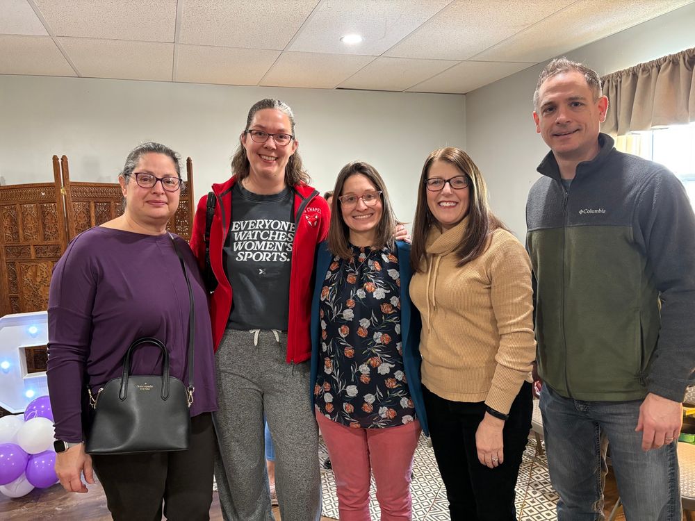 Lissa stands between 4 supporters from Fox Chapel, all looking at the camera and smiling.