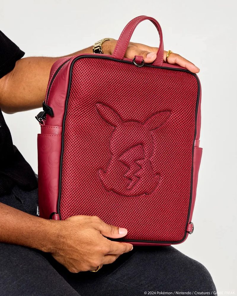 Dos du sac rouge avec Pikachu