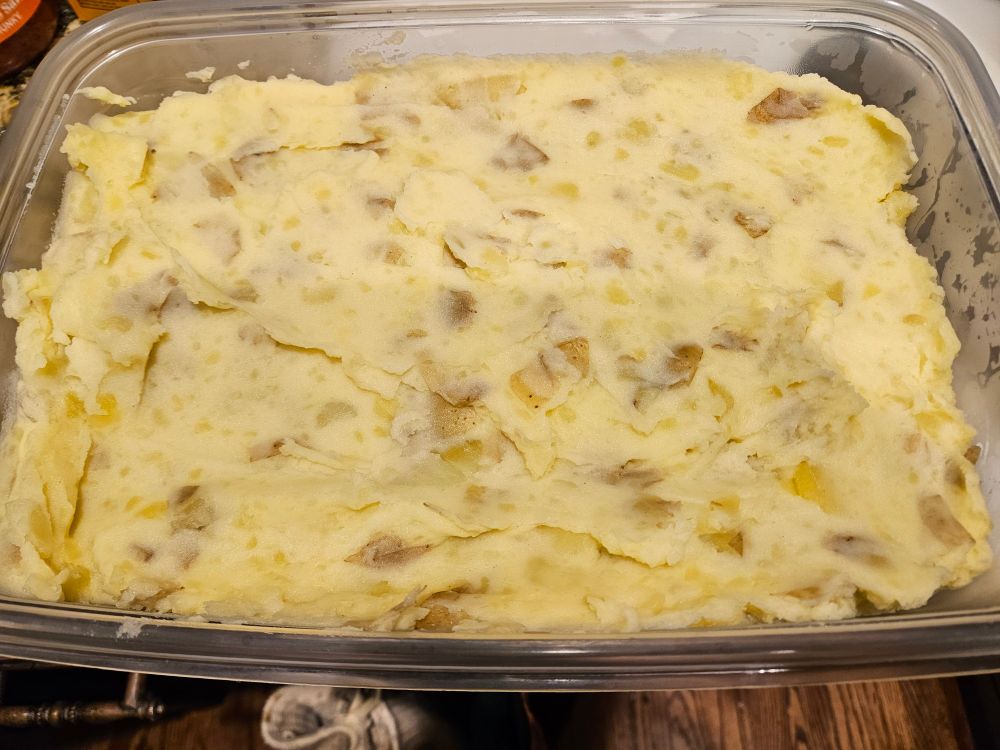 A large amount of mashed potatoes. 