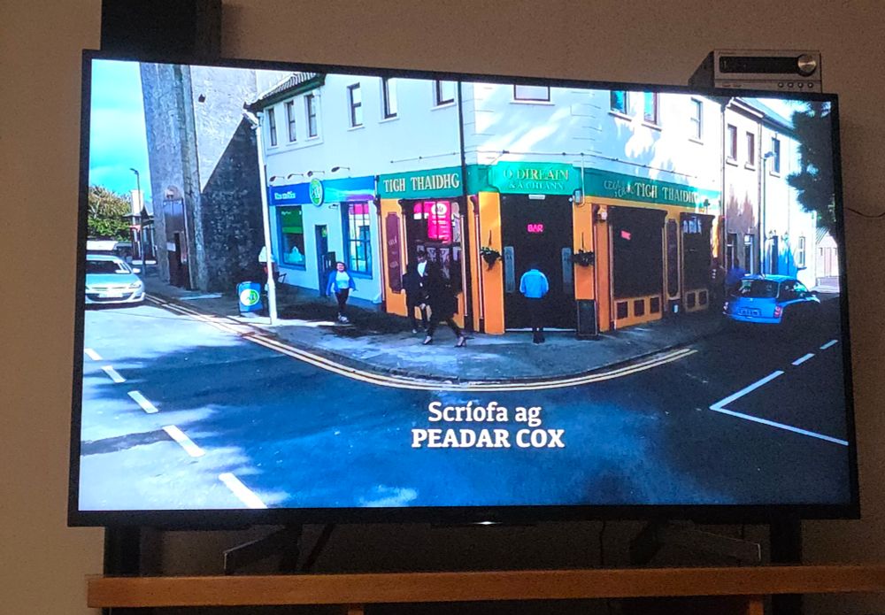 A television screen showing the opening credits of Ros na Rún