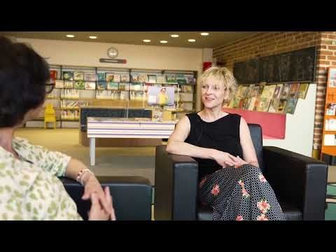 Heidi Koren in gesprek met Dinie Hekman voor het programma Reggebreed van Hoi Media