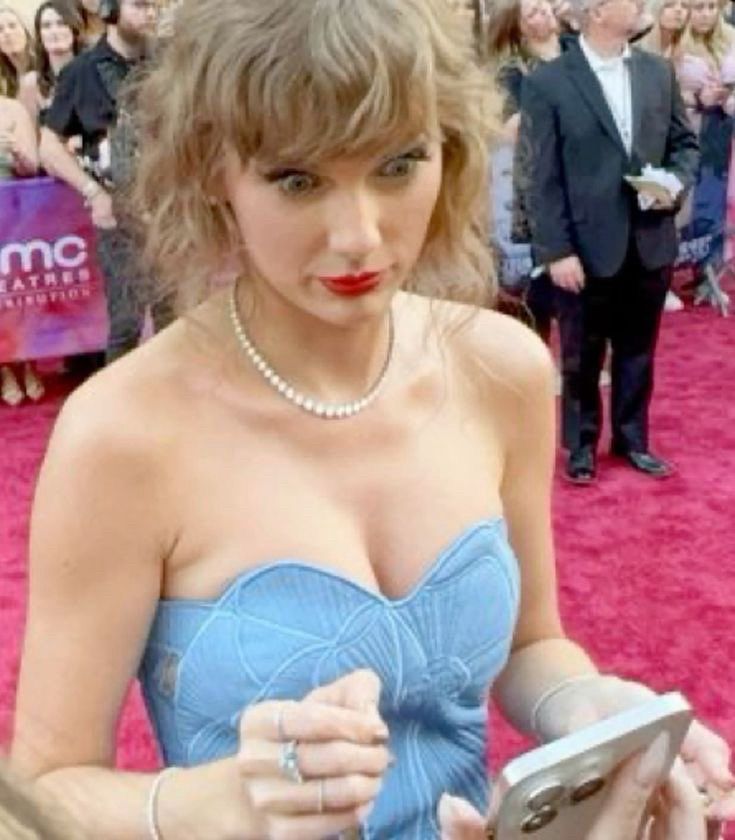 Taylor swift looking surprised 