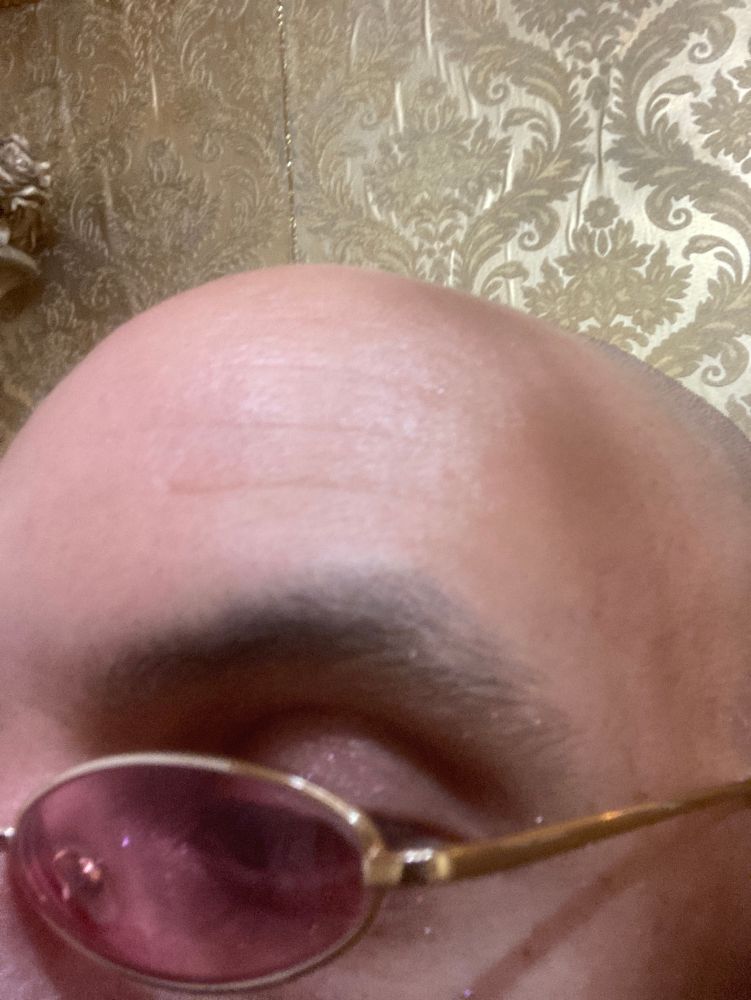 Sparkly eyes selfie with glasses 