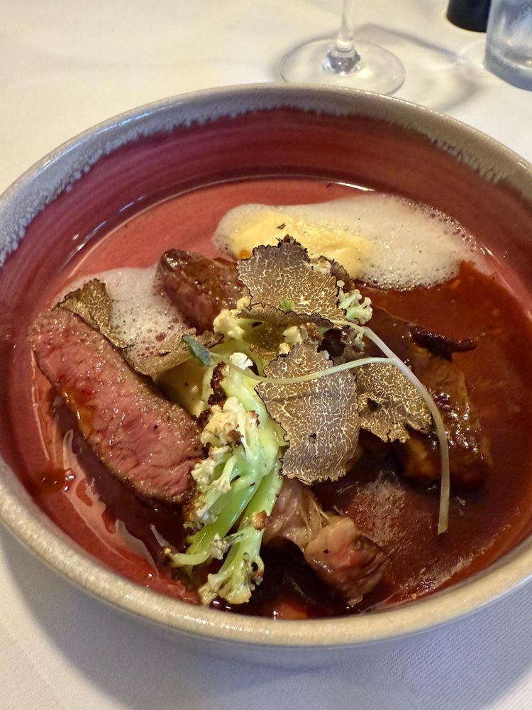 Beiried mit zweierlei Karfiol und Trüffeljus