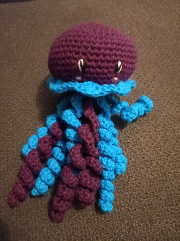 Une méduse au crochet