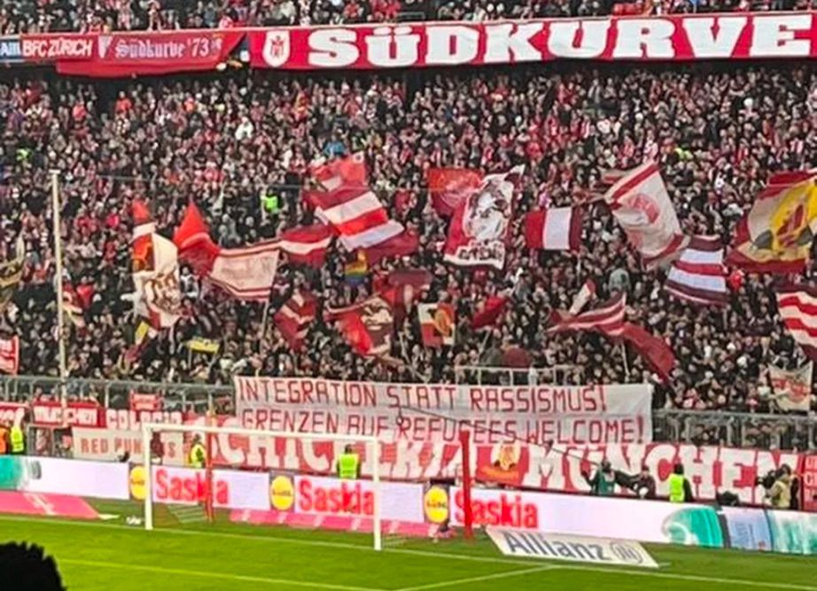 Banner by Bayern Munich fans: “Open borders! Refugees welcome!”