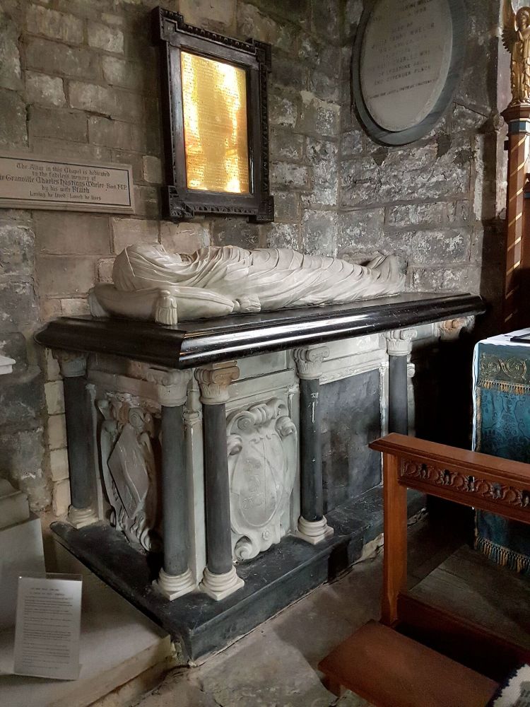 The monument to Lady Mary Bolles (died 1662) in her shroud. Storye Book CC BY-SA 4.0