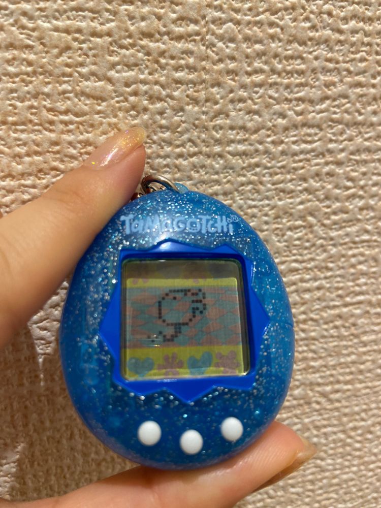 たまごっちの画面　くちたまっちに毛が生えた(足か？)