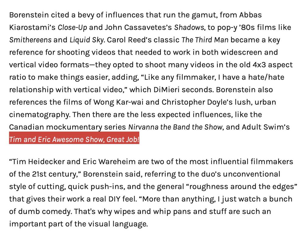 Fragment uit een interview met Mamdani's videoteam waar ze praten over hun invloeden, waaronder Tim and Eric Awesome Show, Great Job!