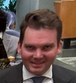 nazi van ja21 kijkt een beetje raar