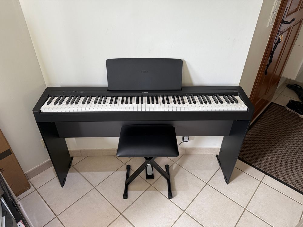 Piano P145 