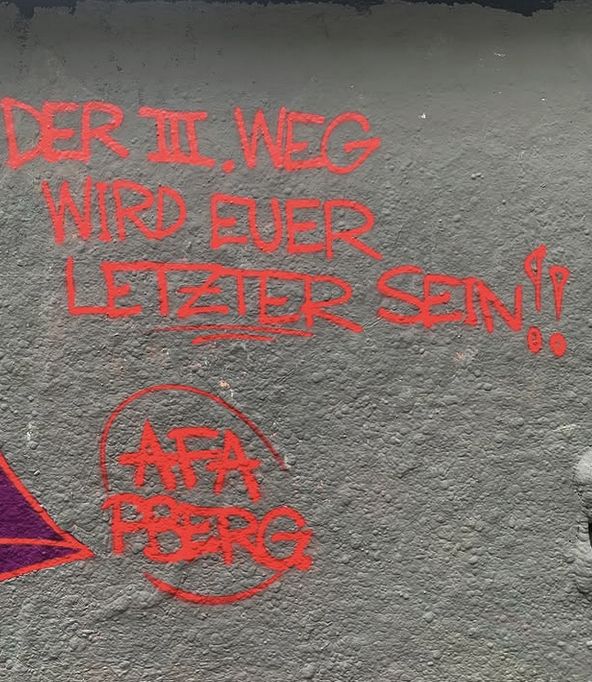 Graffiti zu lesen ist der dritte weg wird euer letzter sein AFA pberg