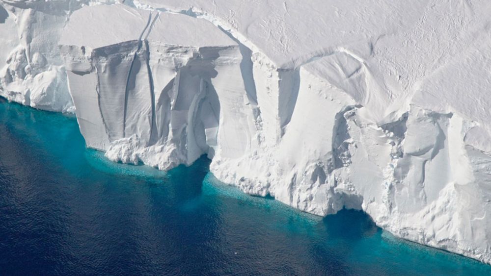 Phytoplankton Shield Ice Shelves from Summer Heat - Eos