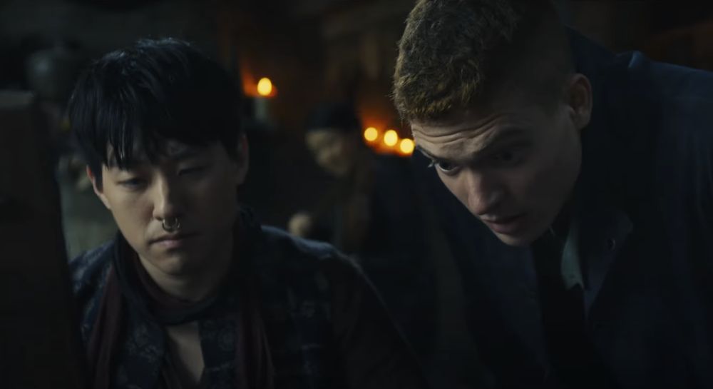 A screenshot of the Wheel of Time S3 trailer at time snippet 00:39, which shows Rand Al’Thor on the right of the frame next to a man with short, dark hair and two septum rings in his nose. The two appear to be looking down at something.